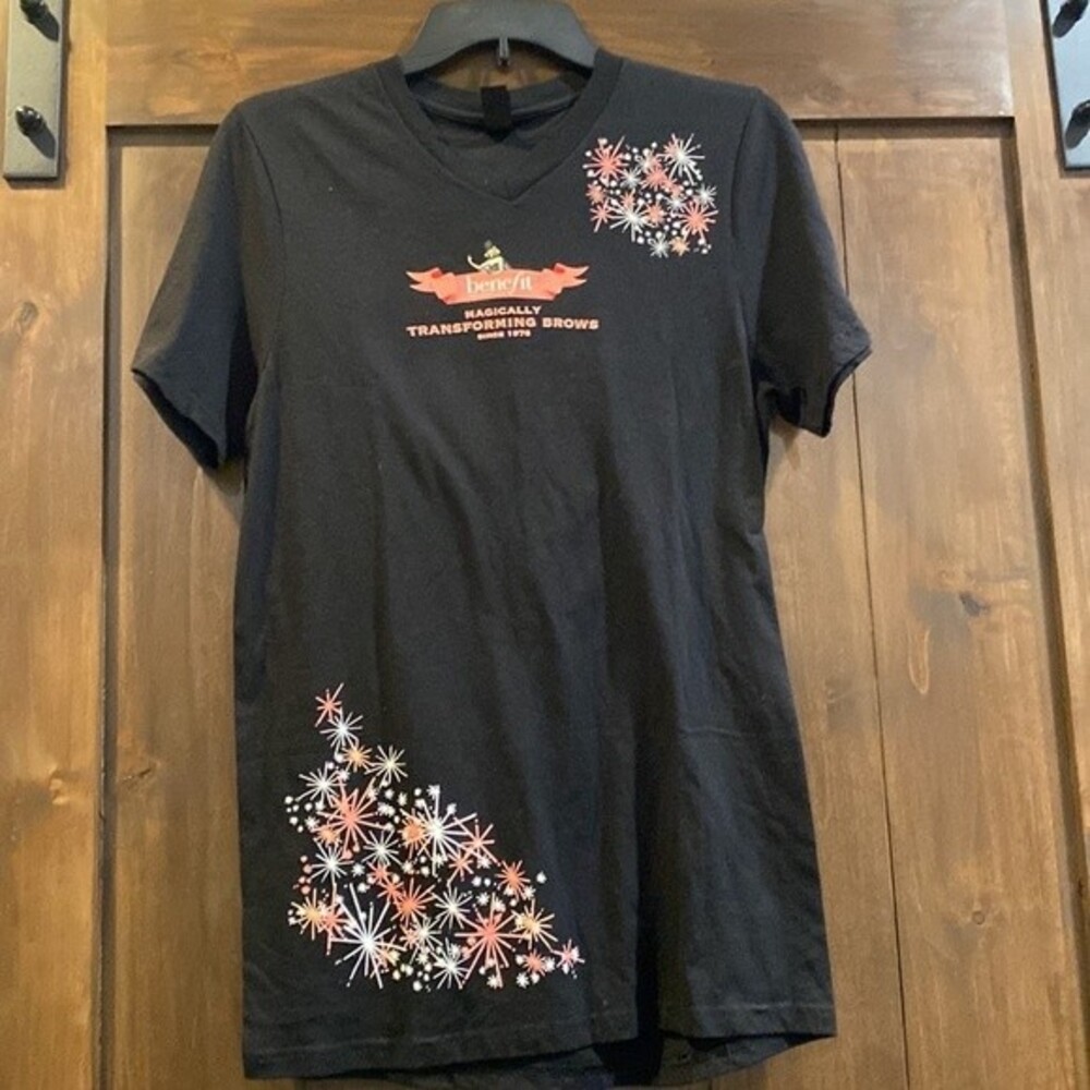 E189 Black Benefit tee Women's Fitted Sz. M San Francisco Brows Eyes NWOT